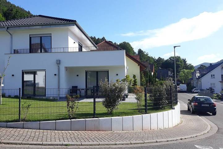 Ferienhaus für 4 Personen, mit Garten und Balkon