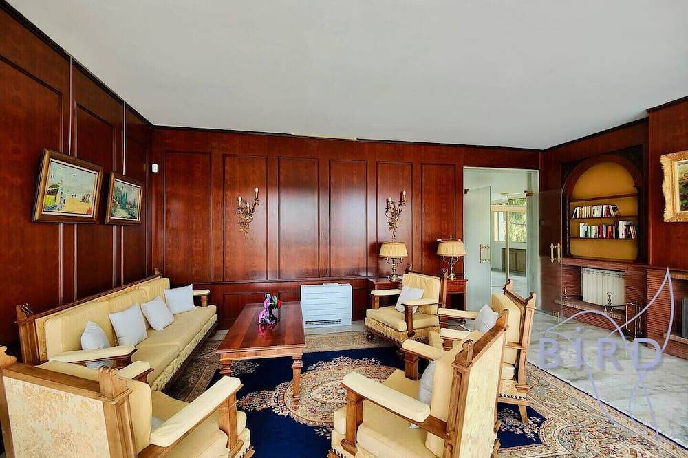 Magnificent residence with swimming pool and garden in Mougins in Mougins, Cannes region