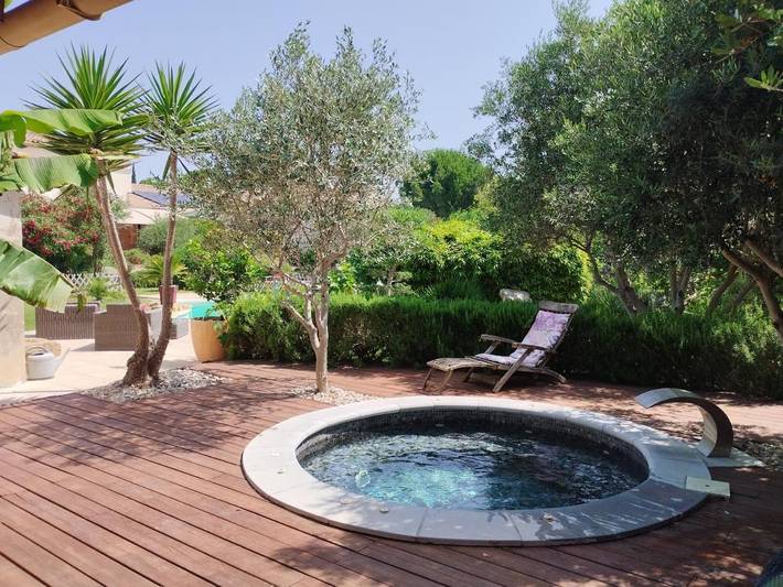 Location de vacances pour 2 personnes, avec terrasse et piscine ainsi que jardin et vue à Pujaut - 4