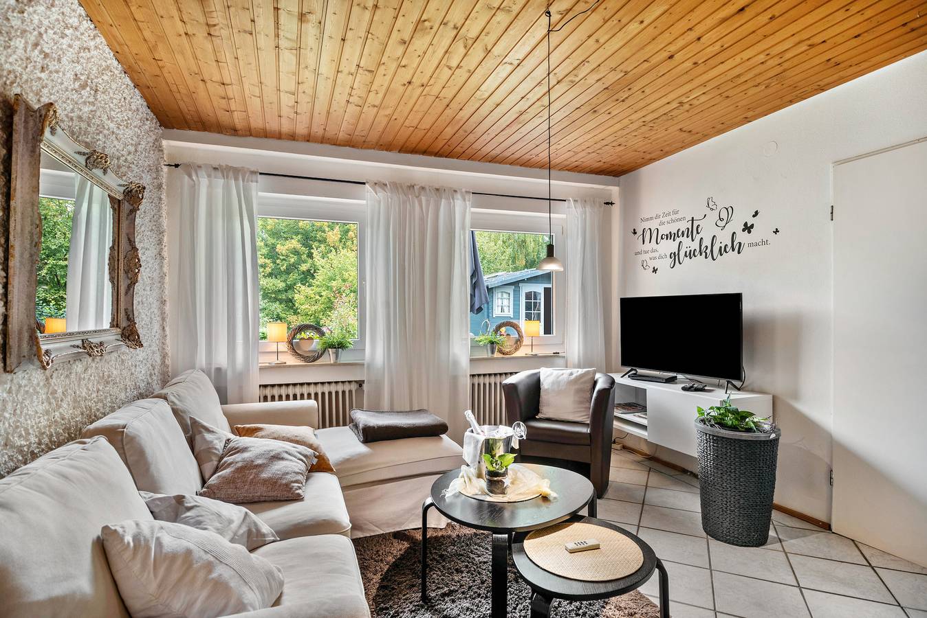 Ganze Wohnung, Apartment 'Sonnenschein' mit Bergblick, Gemeinschaftsterrasse und Wlan in Wiltingen, Landkreis Trier-Saarburg
