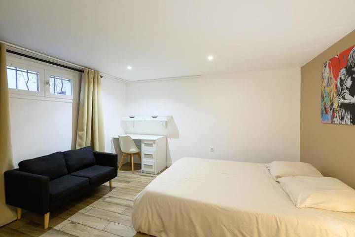 Location de vacances pour 4 personnes, avec jardin ainsi que vue et piscine à Chelles - 2