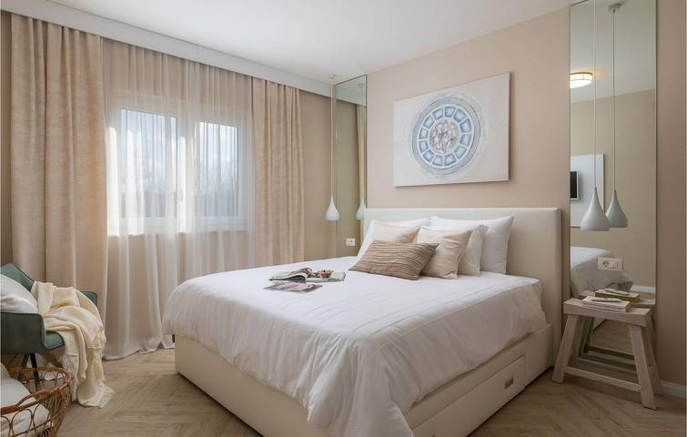 Charmant appartement 1 chambre avec piscine, parking et Wi-Fi, à 1,5 km de la plage de Ždrijac in Nin, Région de Zadar