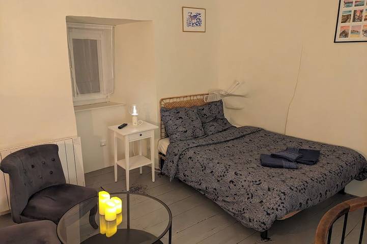 Gîte pour 2 personnes, avec terrasse et jardin à Saint-Germain-en-Coglès - 4