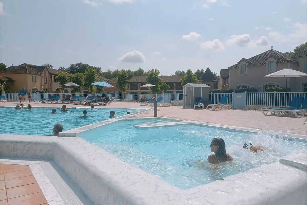 Entire apartment, Homerez - Apartment Monflanquin in Monflanquin, Villeneuve-sur-Lot region