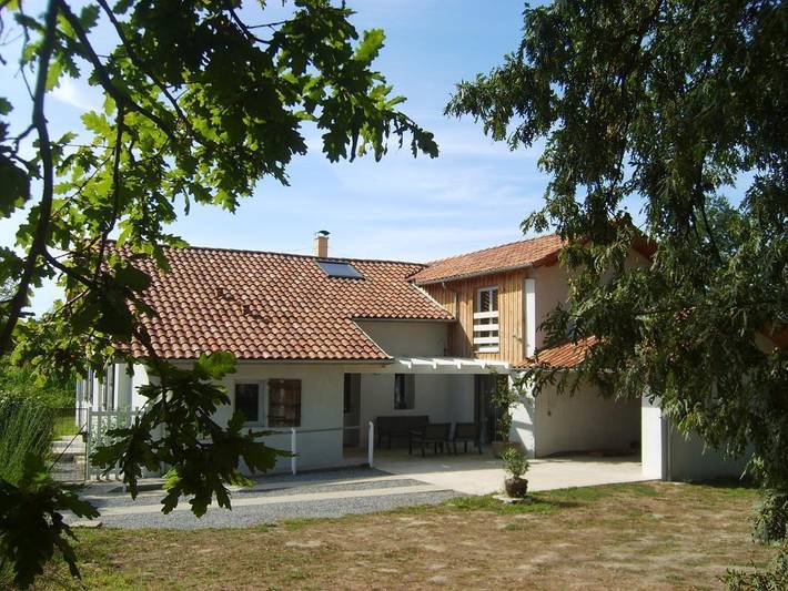 Gîte pour 10 personnes, avec Terrasse ainsi que Jardin et Vue à Saint-Maurice-sur-Adour