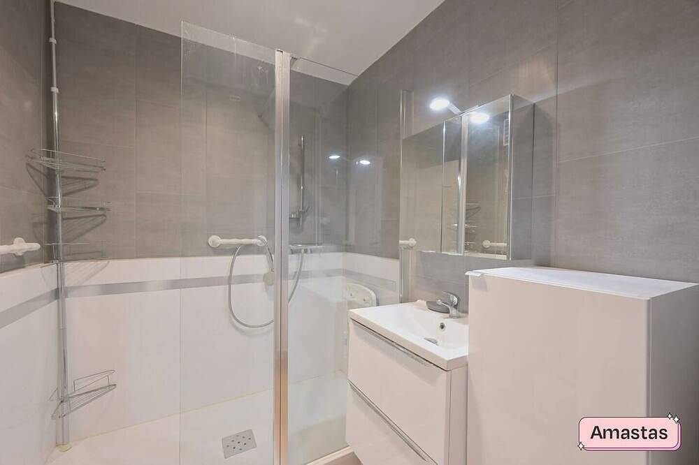 Geheel appartement, Offers a room in an apartment in Valence, Valence en omgeving