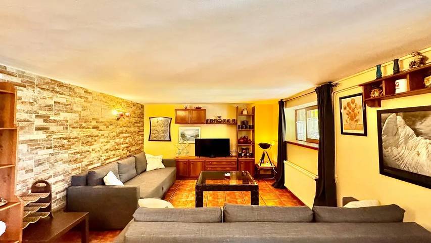 Casa de vacaciones para 6 personas, con piscina y sauna además de jacuzzi y jardín - 1