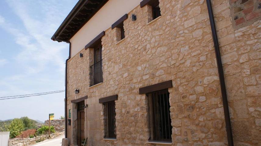 Casa rural para 22 personas, con Terraza además de Jardín y Vistas en Álava