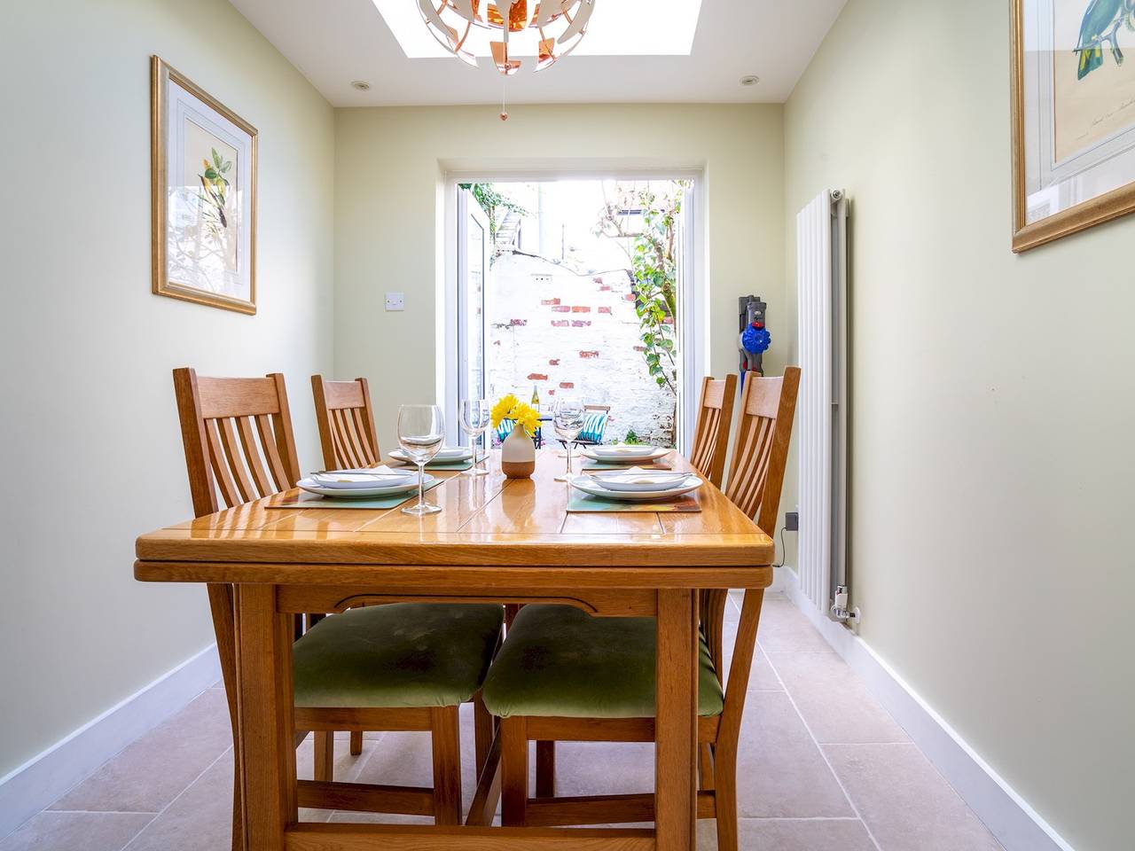 Pass the Keys | Quarry Cottage Courtyard Garden in Cirencester, Gloucestershire