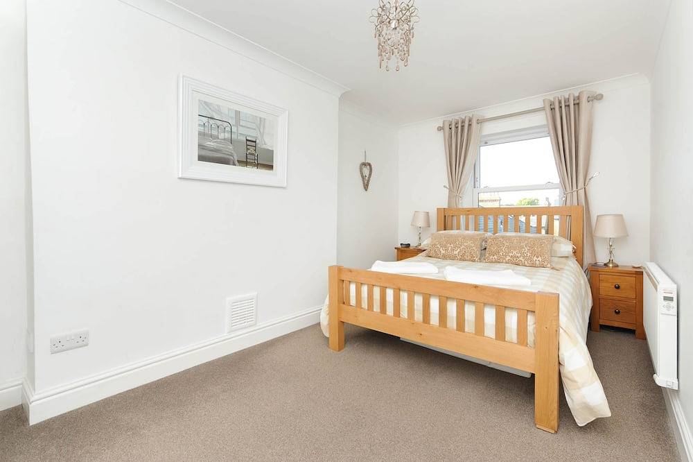 Viking View - sleeps 4 guests  in 2 bedrooms in Botany Bay, Kent