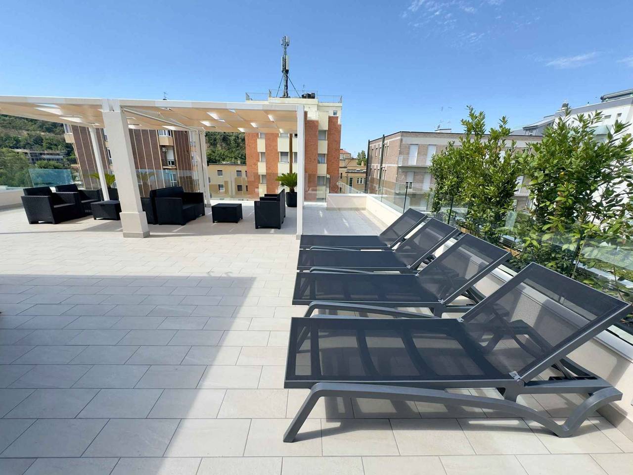 Ganze Ferienwohnung, Ferienwohnung mit Klimaanlage, Internet und Balkon mit Meerblick  in Pesaro, Valle del Metauro