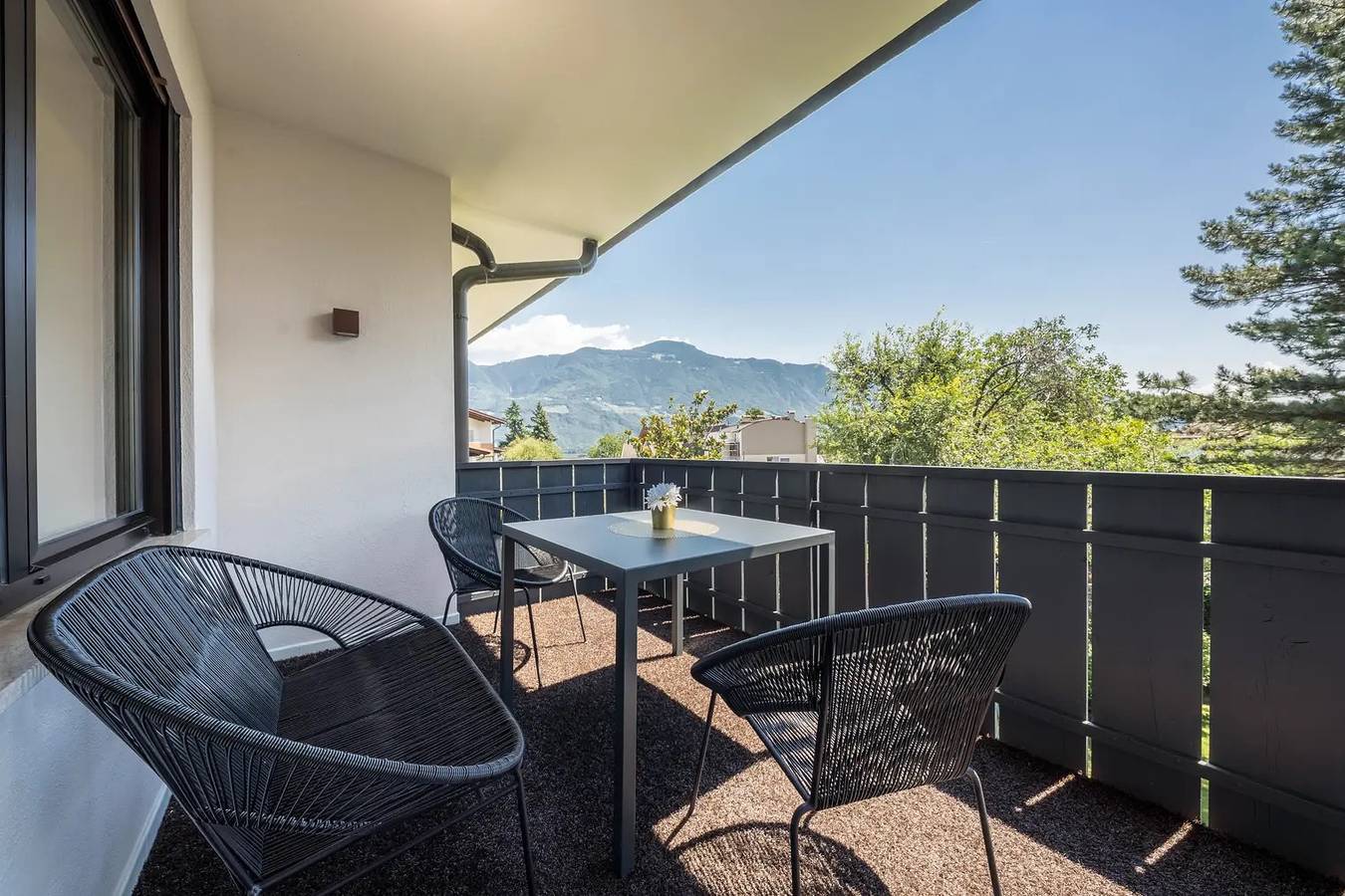 Ganze Wohnung, Ferienwohnung 'Goldfinger Extraordinary' mit Bergblick, Gemeinschaftspool und Wi-Fi in Oberlana, Lana