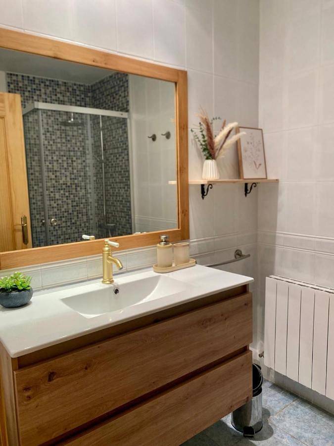 Gîte pour 6 personnes, avec Balcon et Jacuzzi ainsi que Terrasse et Vue à Ochagavía - 3