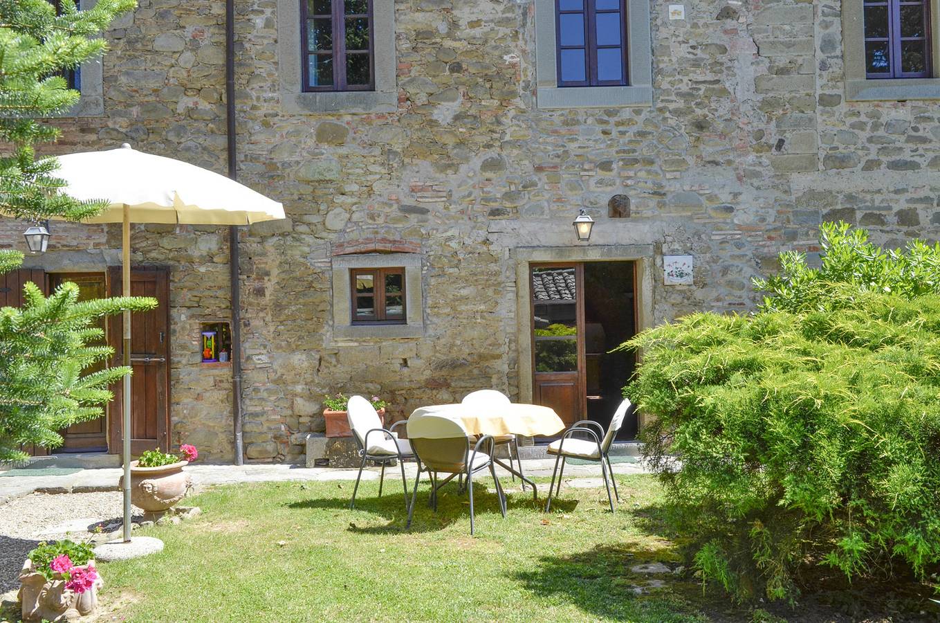 Villa met buitenzwembad en Wifi  in Cegliolo, Provincie Arezzo