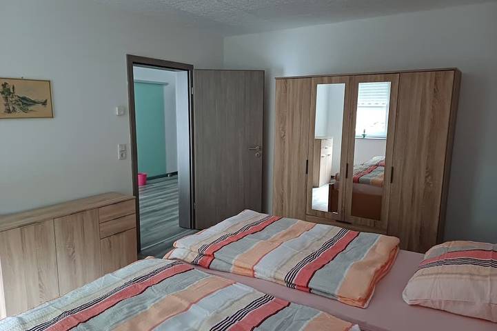 Ganze Wohnung, Ferienwohnung im Wald/ Zentralelage/Freizeitmöglichkeiten in Kohlhof, Neunkirchen