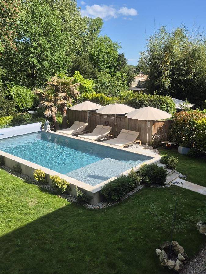 Location de vacances pour 2 personnes, avec jardin et jacuzzi ainsi que piscine et sauna à Lussac - 2