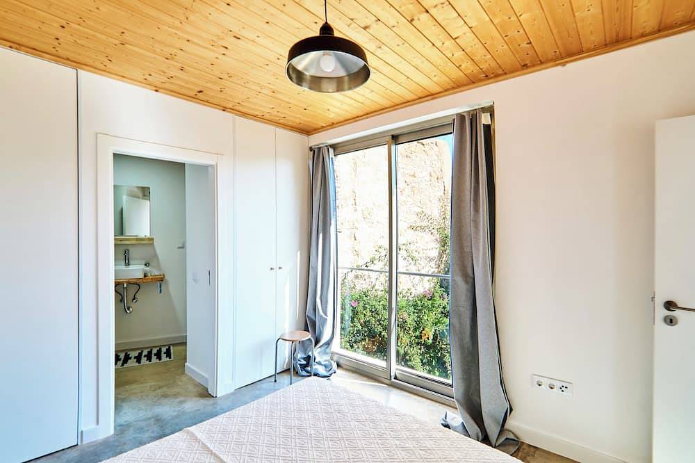 2-bedroom villa in beautiful Faro with cool Ac breeze in São Pedro, Faro
