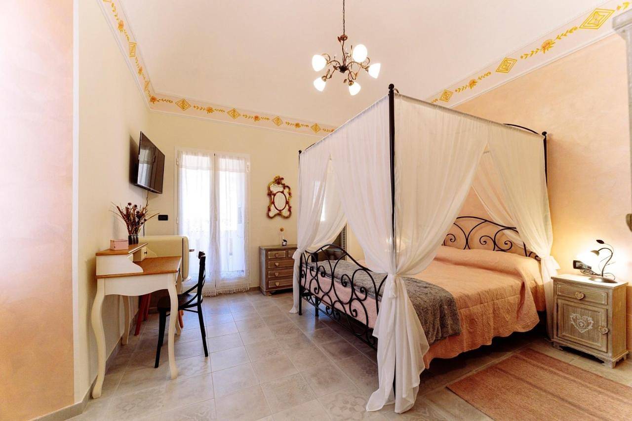 Come Nelle Favole the Classic B&B in Toirano, Riviera di Ponente