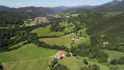 Gîte pour 4 personnes, avec piscine ainsi que jardin et vue, adapté aux familles à Sant Joan de les Abadesses