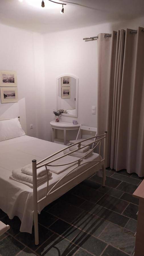 Gîte pour 2 personnes, avec jardin et vue dans Carystos - 3