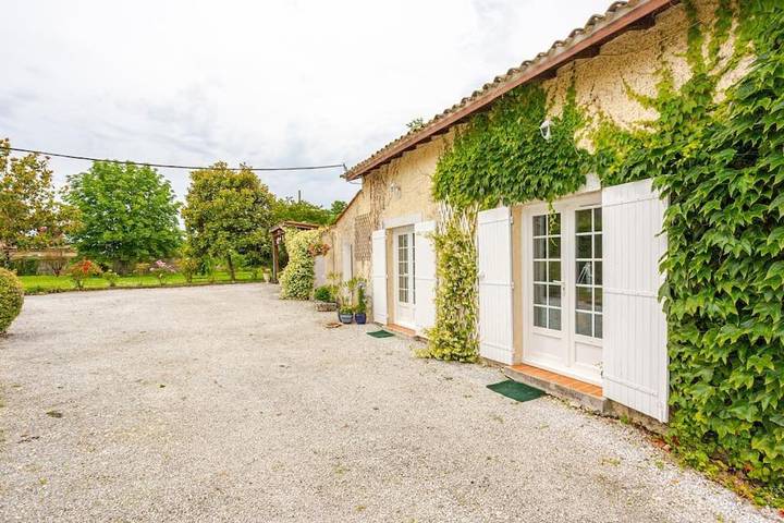 Location de vacances pour 4 personnes, avec jardin à Villegouge - 3