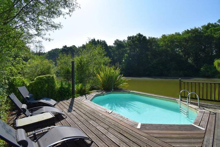 Gîte pour 4 personnes, avec Terrasse ainsi que Jardin et Piscine à Sos