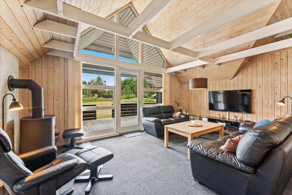 Gemütliches Reetdachhaus mit Sauna auf riesigem Grundstück in Blavand, Varde