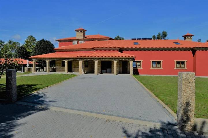 Location de vacances pour 19 personnes, avec sauna et jacuzzi ainsi que jardin et piscine à Vila Nova de Famalicão - 2