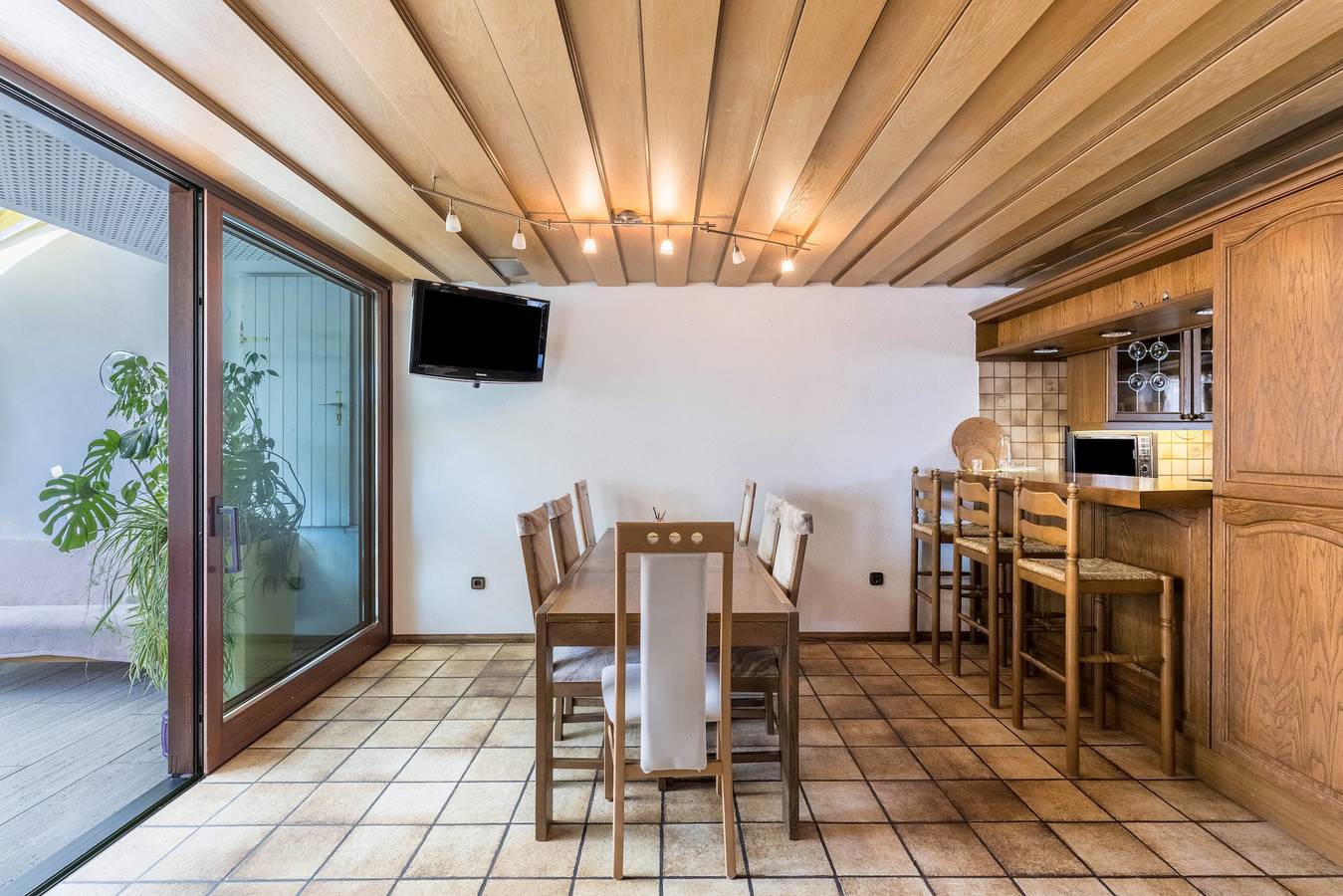 Ganze Wohnung, 'Handwerkertreff und Ferienwohnung' mit Terrasse, Balkon und Wlan in Wehingen, Albsteig Etappe 15