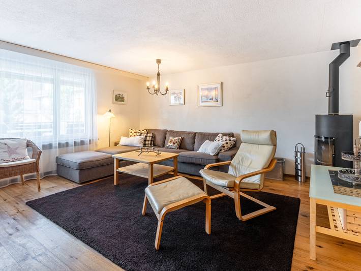 Ferienwohnung für 4 Personen, mit Terrasse und Ausblick in Laax
