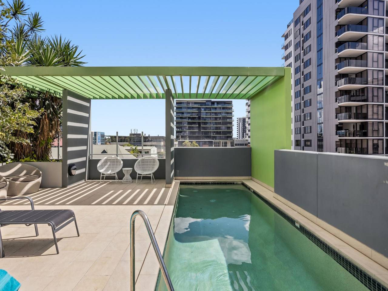 Hel lejlighed, Stellar Location With Parking, Pool & Gym Access in South Brisbane, Brisbane