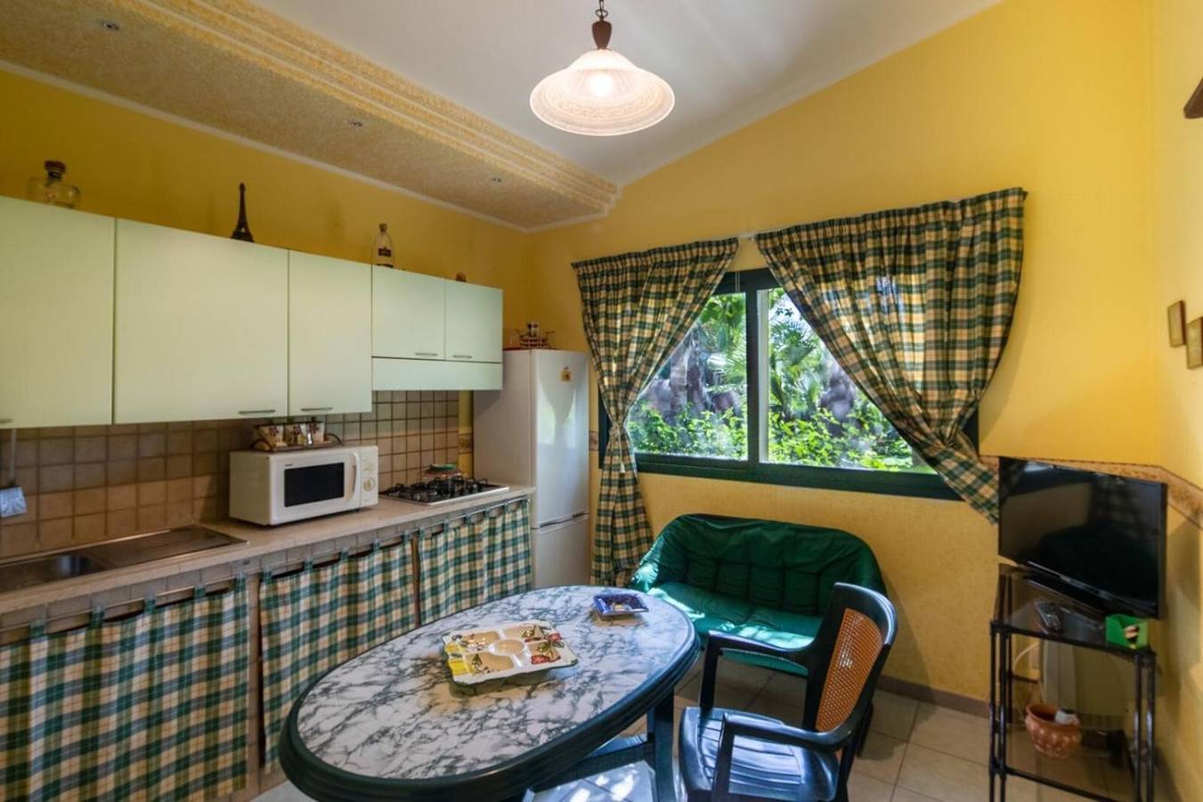 Villa 'Fronte Mare Liolà – 4 Personen' mit Meerblick und privatem Strandzugang in Scicli, Ragusa Provinz