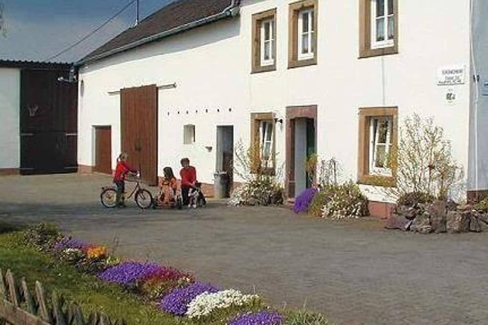 Bermeshof - 7-Bett-Ferienhaus Bermeshof in Preischeid, Eifelkreis Bitburg-Prüm