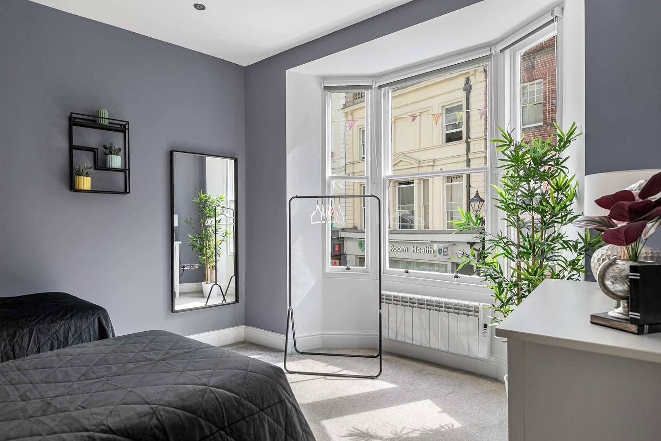 Entire apartment, The Lanes Comfy Condo Walk to Beach King Bed in Brighton, Sussex