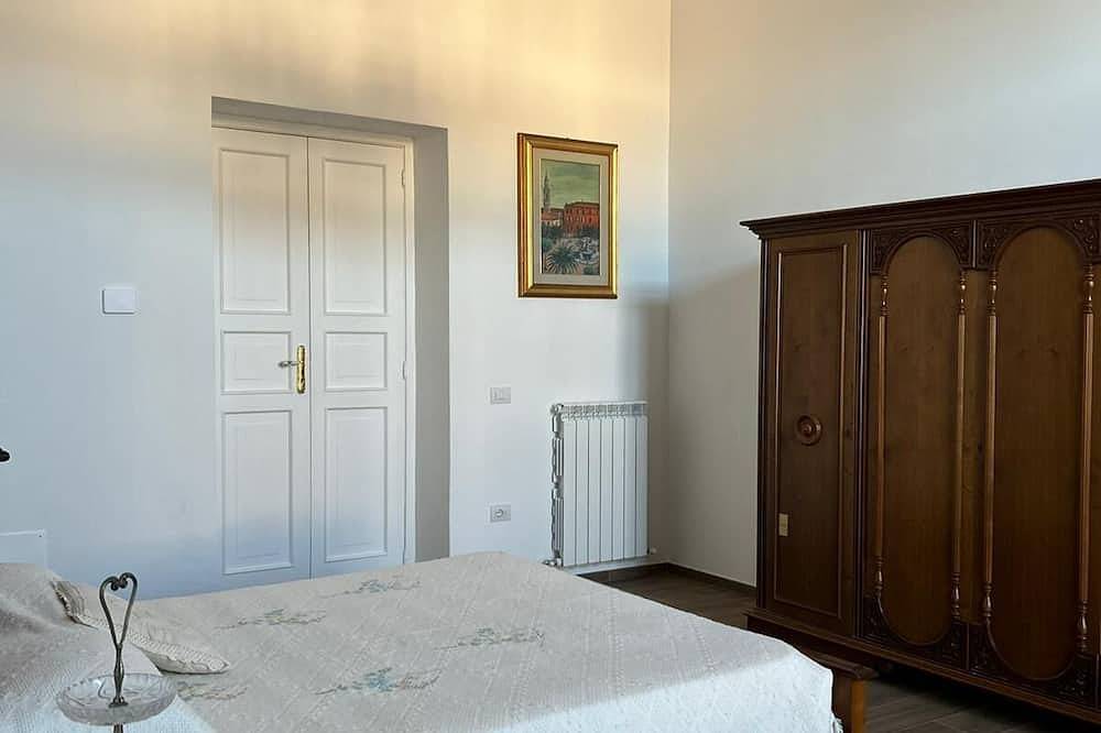 Camera famigliare un letto matrimoniale e 1 lettini in Corropoli, Teramo Province