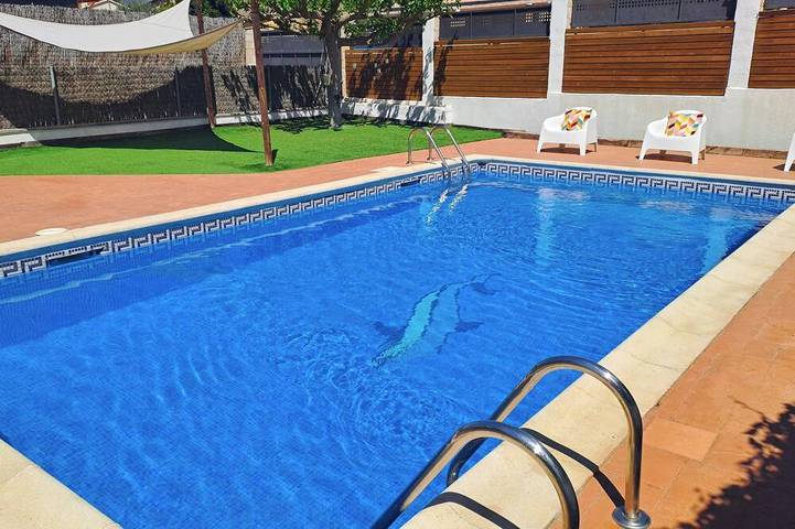 Holiday home for 6 people, with balcony and garden in Bages