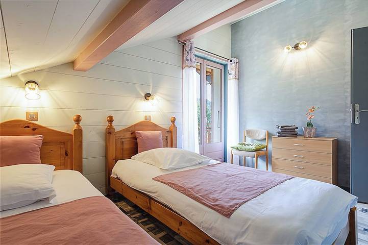 Chalet Entirely Renovated - 4 Bedrooms - Large terrace, private parking in La Chapelle-d'Abondance, Les Portes du Soleil