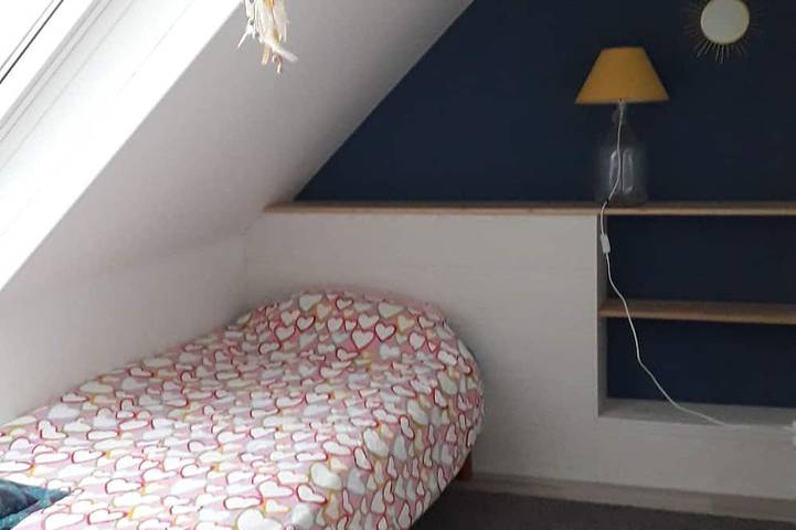 5 minutes from the beach, neo-Bretonne house with large enclosed garden. in Plouguerneau, Brest region