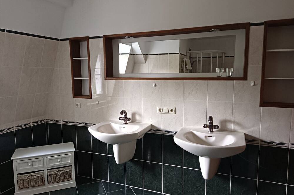 Ganze Wohnung, 105m² Dachgeschosswohnung in bester Lage in Schleiz, Thüringer Schiefergebirge