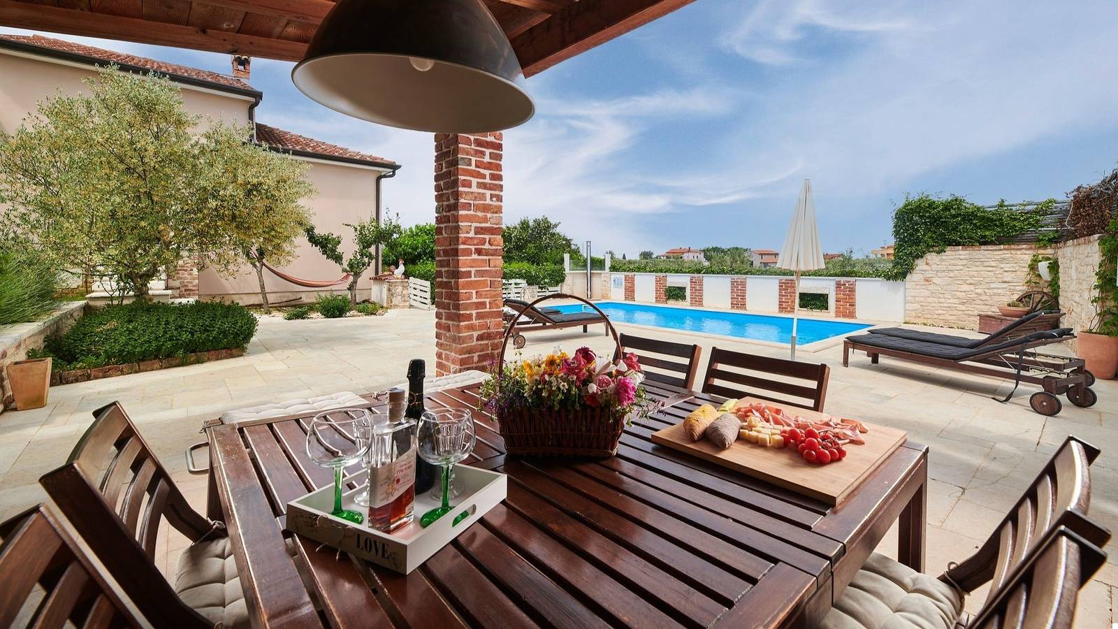 Charming Villa Mimosa with a pool in Novigrad, Région d'Umag