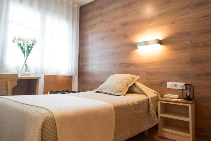 Hôtel pour 3 personnes, animaux acceptés à Lleida - 2