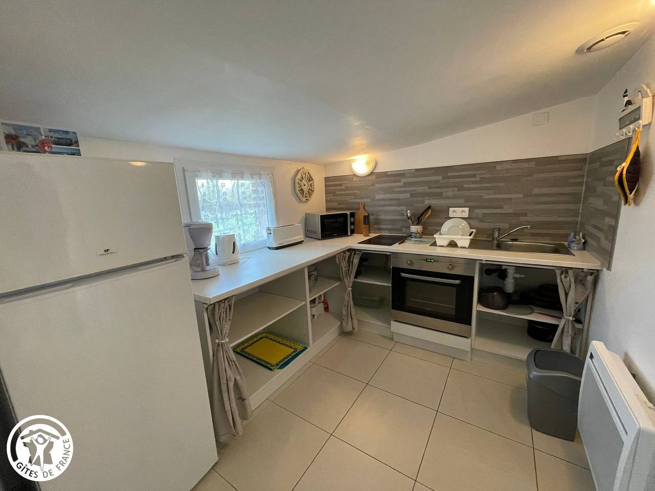 Cozy Traditional Cottage with Private Garden, Near La Garnache in La Garnache, Loire Valley