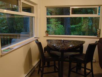 Log Cabin for 4 Guests in Tofino, Alberni Clayoquot, Picture 3