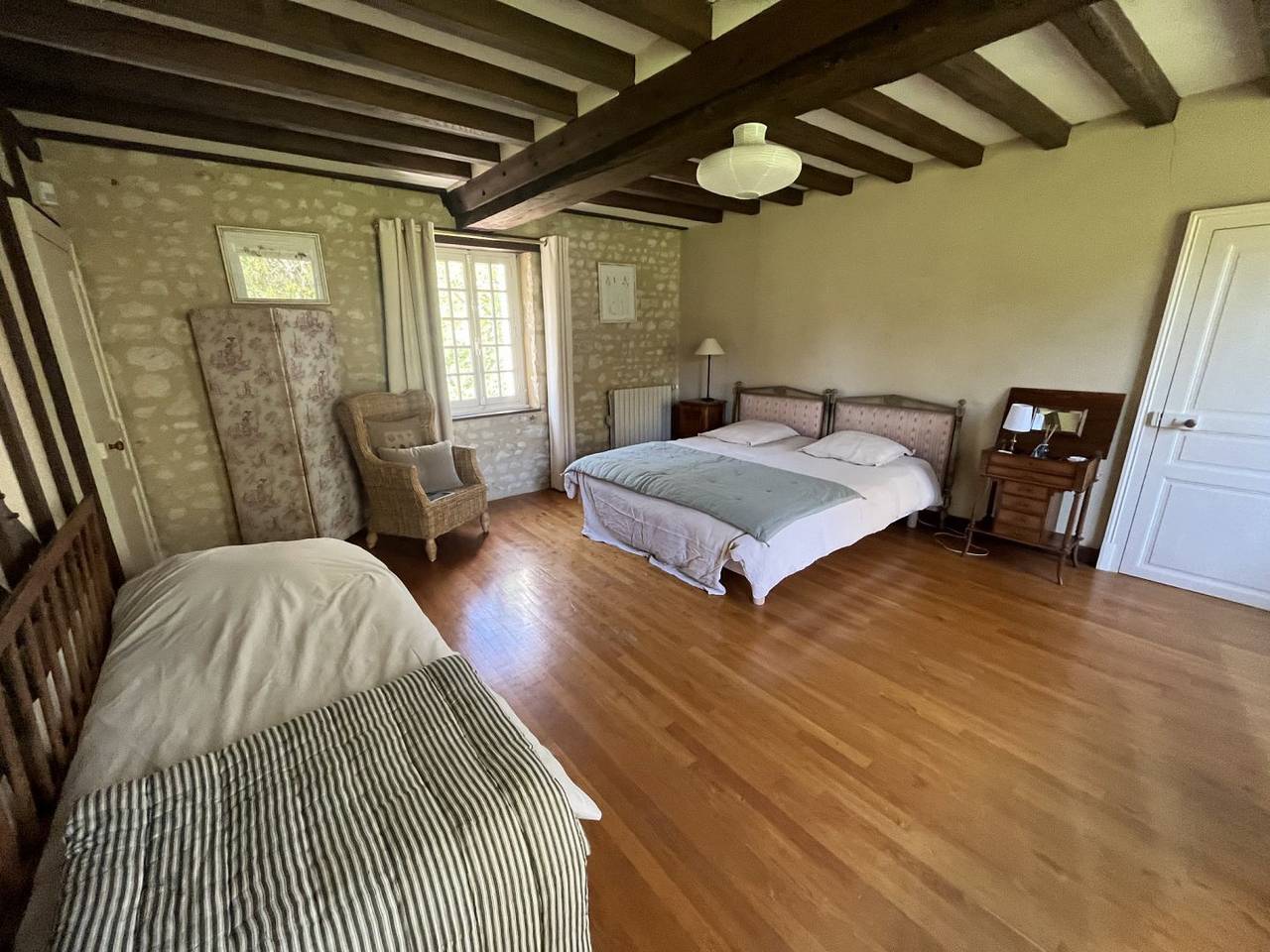 Chambre d'hôtes Les Grandes Hayes - Les Séquoias in Coulonges-sur-Sarthe, Parc naturel régional Normandie-Maine