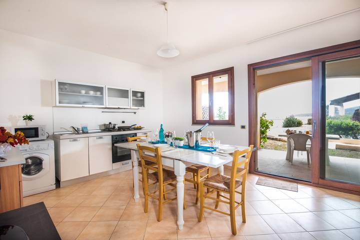 Gîte pour 4 personnes, avec vue sur l’océan et terrasse, adapté aux familles dans Santa Teresa Gallura - 2