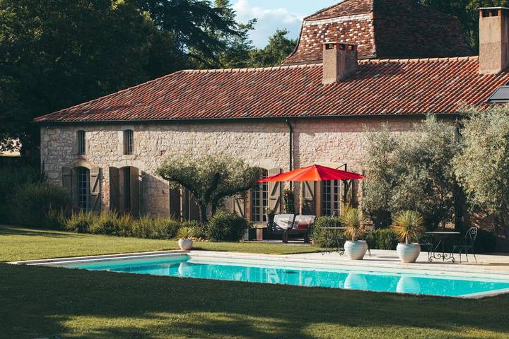 Location de vacances pour 2 personnes, avec Terrasse et Jardin ainsi que Piscine et Vue à Espère - 2