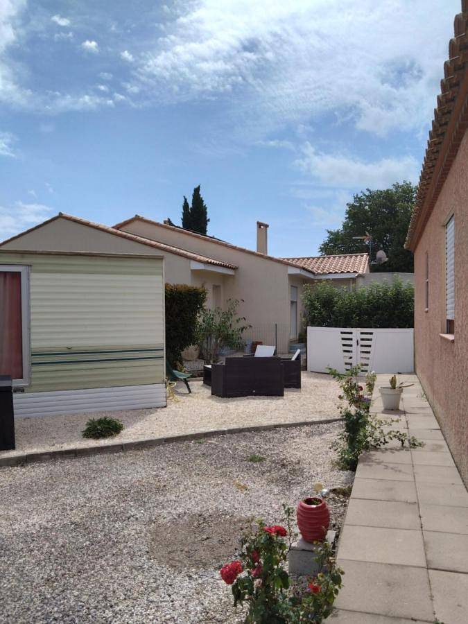 Location de vacances pour 4 personnes, avec terrasse ainsi que vue et jardin à Néfiach - 3