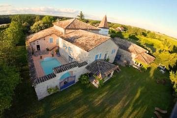 Gîte pour 6 personnes, avec jardin et jacuzzi ainsi que piscine et sauna à Cahuzac-sur-Vère