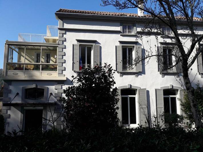Gîte pour 5 personnes, avec Terrasse et Jardin ainsi que Piscine et Vue dans Thermes De Vals Les Bains