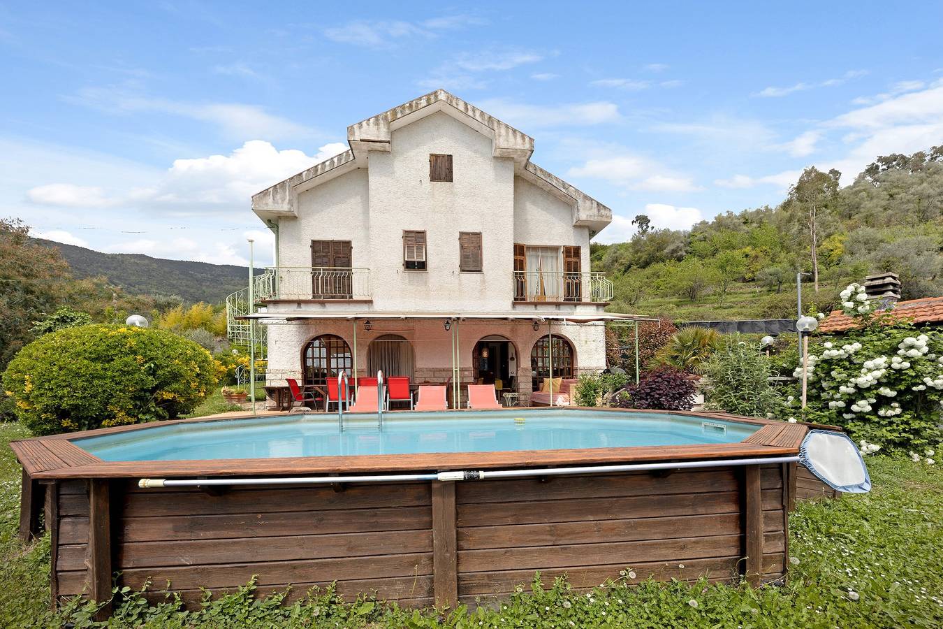 Pet-Friendly "Villa La Casa di Giacomo" with Private Pool, Garden & Wi-Fi in Pigna, Ligurian Alps